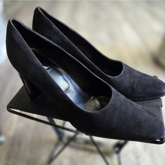 🐢 Calvin Klein Size 11 Suede pumps. Size 11 Classic! - Picture 1 of 10